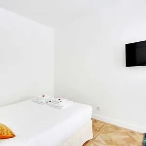 Charming Studio Near Bastille , Paris France