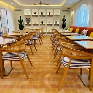 Hotel Narev's, Menton